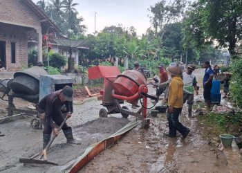 Tanpa Menunggu Anggaran, Warga Sendangbaru Bangun Jalan Kampung Secara Swadaya
