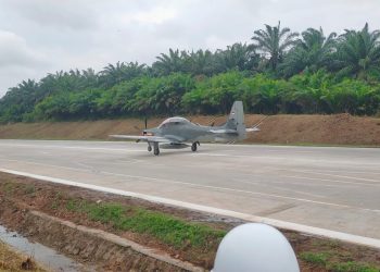 F-16 dan Super Tucano Taklukkan Tol Lampung dalam Uji Coba Strategis