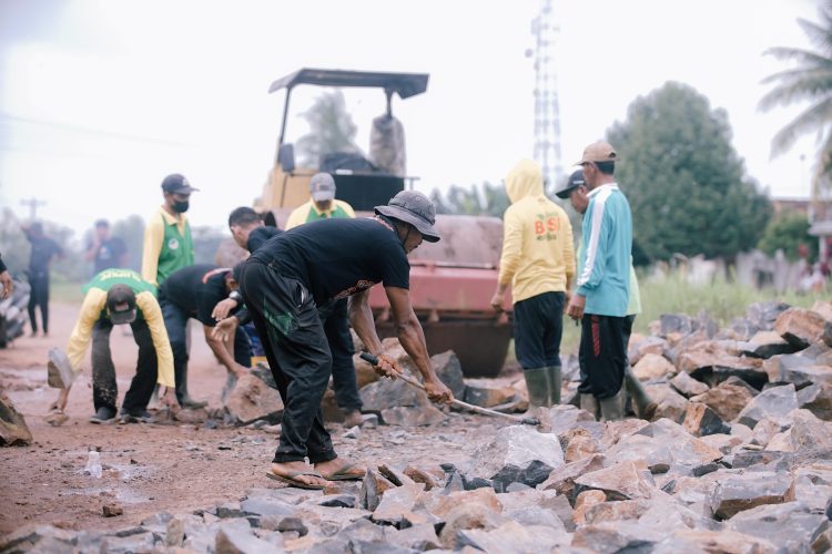 Viral Jalan Rusak Berujung Perbaikan, Akademisi Apresiasi Kolaborasi Publik