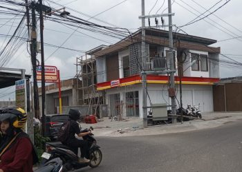 Sorotan Publik pada Gerai Ritel di Simpang Padat dan Dampaknya bagi UMKM