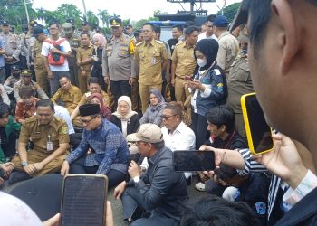 Aksi di DPRD Lampung, Mahasiswa Tuntut Solusi bagi Siswa SMA Siger
