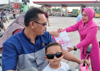 Ramadan Penuh Kepedulian, Bhayangkari Lampung Selatan Salurkan Takjil bagi Masyarakat