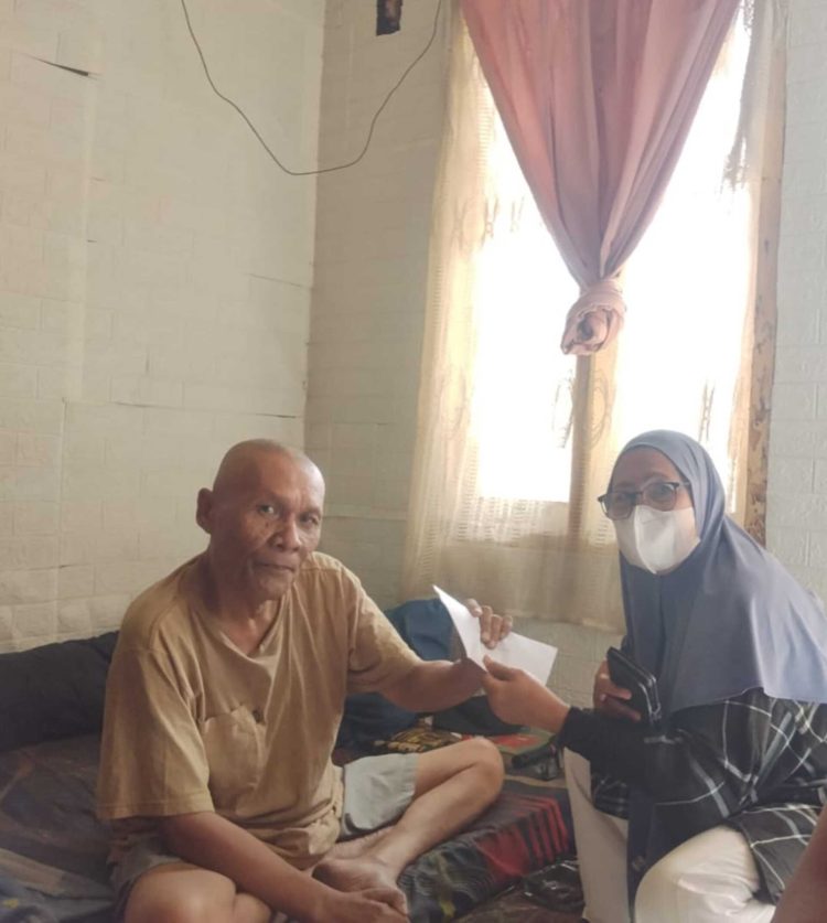 Di Bulan Ramadhan, Alumni Spanda 82 Santuni Sahabat Seangkatan yang Membutuhkan