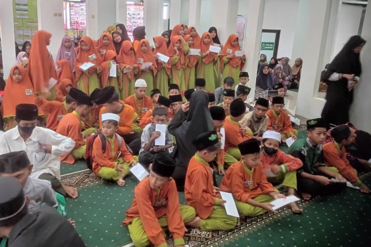 Tebar Kebaikan di Bulan Suci, Yayasan Ishlahul Umat Santuni Ratusan Warga Pringsewu