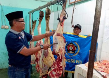 Jelang Idulfitri, PWI Pringsewu Bagikan Daging, Bingkisan, dan THR
