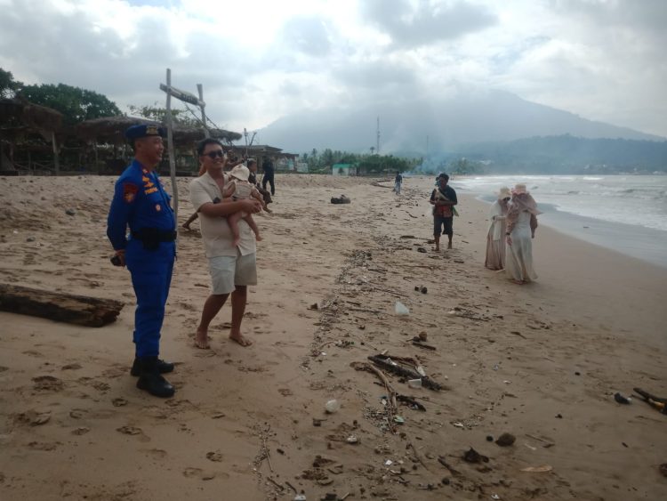 Imbauan Penting! Wisatawan Diminta Hati-Hati di Pantai Lampung Selatan