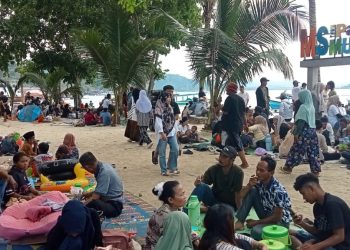 Kepadatan Wisata di Pesawaran Meningkat, Akses ke Dermaga Dipenuhi Kendaraan