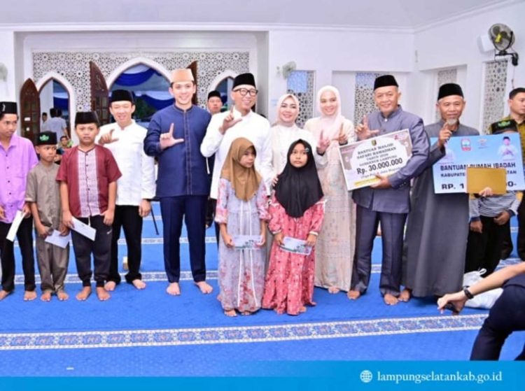 Safari Ramadan Pemprov Lampung Hadirkan Bantuan untuk Masjid dan Anak Yatim di Desa Pisang
