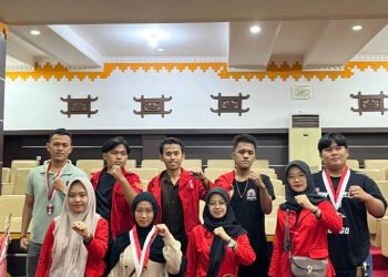 Aksi Serahkan Rapor Kinerja Berujung Kartu Kuning untuk Wali Kota Metro