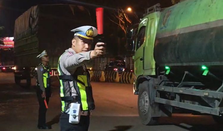 Jelang Puncak Mudik, Polisi Kawal Pemudik Motor dari Bakauheni ke Bandar Lampung