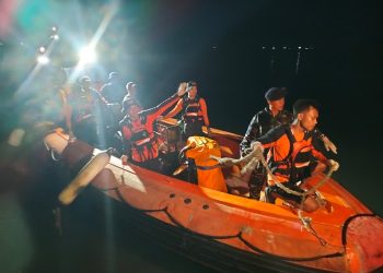 Nelayan Jatuh dari Kapal, Tim SAR Gabungan Evakuasi Korban