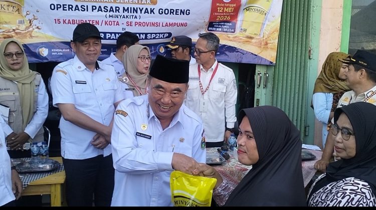 Bupati Tanggamus Tinjau Operasi Pasar Minyakita, Masyarakat Sambut Antusias