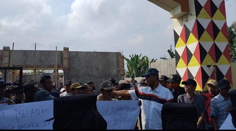 Pemerintah Diminta Hentikan Sementara Pembangunan KDMP di Kotaagung Barat