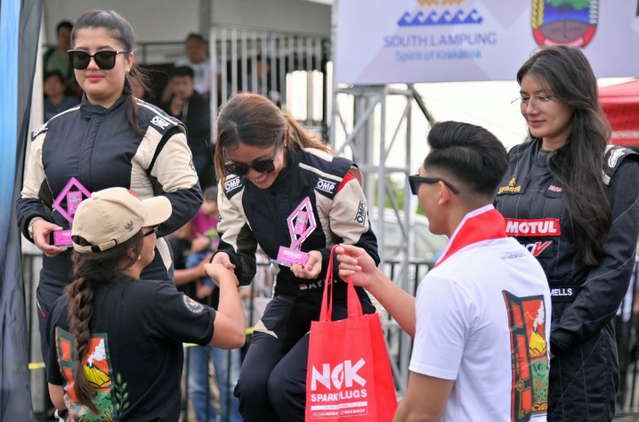 Zita Anjani Hadir Langsung, Drifter Wanita Cur i Perhatian di Kalianda