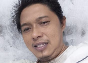 Feodalisme Modern Indonesia: Jas Formal, Grup WhatsApp, dan Kepalsuan Sosial