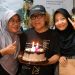Momen Haru Ulang Tahun Isbedy, Kue Tart dan Lilin 68 Tahun