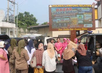 Sembako Murah Ludes, Bazar Polres Lampung Selatan Catat Transaksi Fantastis