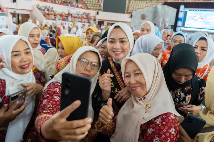 Ribuan Guru TK Hadiri HUT IGTKI-PGRI Lampung, Bunda PAUD Serukan Kolaborasi Pendidikan
