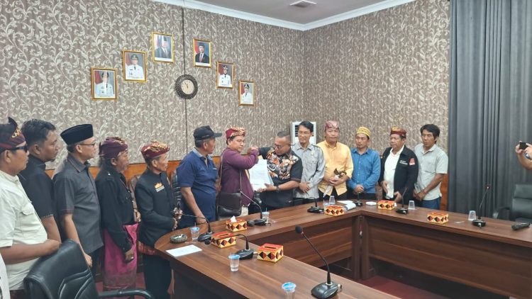 Datangi Kantor Bupati dan DPRD, Forum Segekhi Suku Sampaikan Aspirasi Tolak PLTP