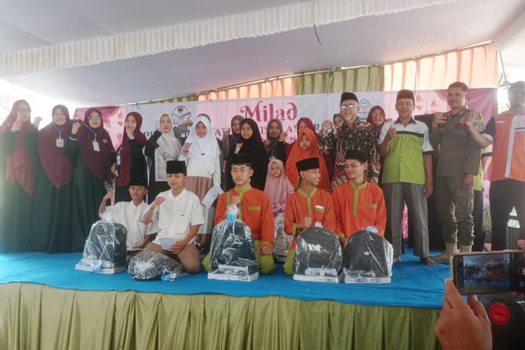 60 Santri Yatim Dapat Bantuan Sekolah di Milad Ke-2 Pesantren Al Ishlah