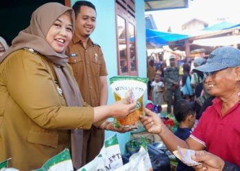 Minyak Goreng Rp31 Ribu Laris Manis dalam Penetrasi Pasar Sukoharjo