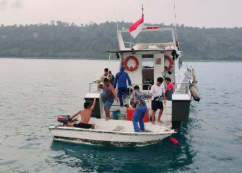 Patroli Gabungan di Gunung Anak Krakatau, Sat Polairud Pasang Banner Peringatan