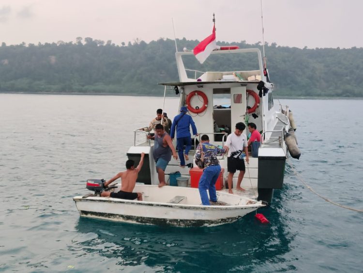 Patroli Gabungan di Gunung Anak Krakatau, Sat Polairud Pasang Banner Peringatan