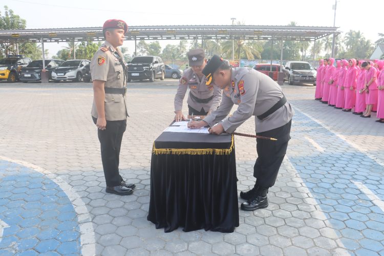 Kapolres Lampung Selatan Pimpin Upacara Kenaikan Pangkat dan Pelantikan Dua Pejabat Baru