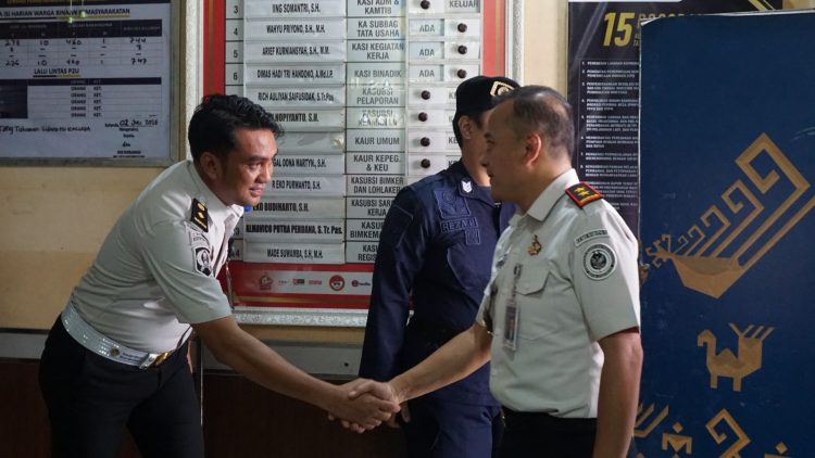 Direktur Poltekimipas dan Kakanwil Ditjenpas Lampung Tinjau Pembinaan Warga Binaan di Lapas Kalianda