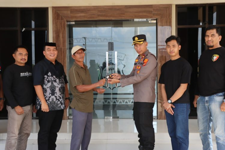 Wakapolres Pringsewu Apresiasi Warga yang Sukarela Serahkan Senpi Rakitan Sebelum Terjerat Hukum