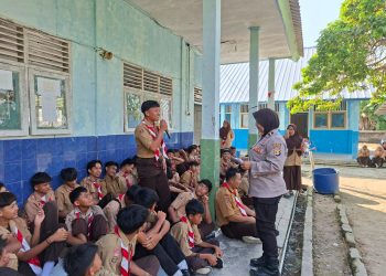 Menembus Laut, Polisi Beri Penyuluhan Bahaya Bullying dan Narkoba di Pulau Sebesi