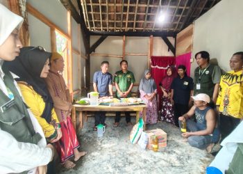 Kepedulian Tanpa Batas, Warga Dusun IV Bersatu Renovasi Rumah Kakek Kumang dan Warsih