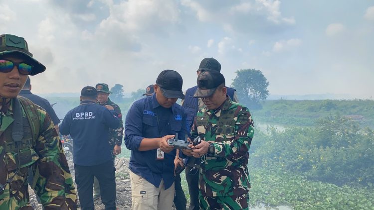 Karhutla Way Kambas Belum Padam, Tim Alfa TNI Turun Tembus Titik Api