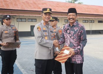 Bantu Polisi Ungkap Kasus, Kades Batuliman Indah Raih Penghargaan dari Kapolres