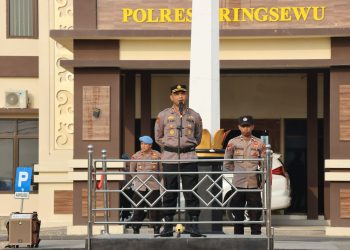 Perangi Judi Online, Kapolres Pringsewu Sidak Ponsel Anggota Usai Apel