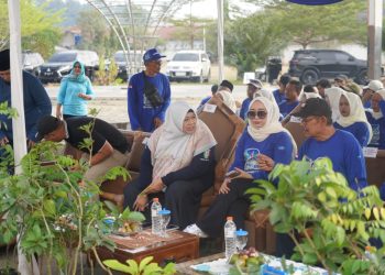 Wakil Bupati Umi Laila Hadiri Gerakan Langit Biru, Demokrat Pringsewu Tanam Pohon