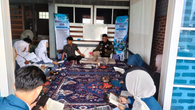 Puisi Bisa Bangunkan Jiwa yang Tertidur, Ini Pesan Nanang di Bengkel Sastra 2026