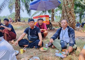 Khidmatnya Upacara Ngaben Pak Gurun Putu Sugiarto, Warga Kompak Berikan Penghormatan Terakhir