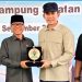 Panen Perdana Anggur Merak Batin, Yandri Susanto Dorong Potensi Desa Jadi Kekuatan Ekonomi
