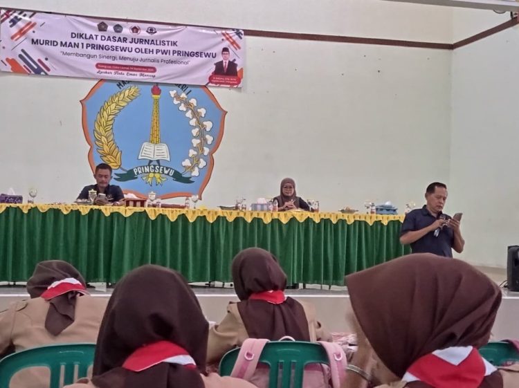 20 Pelajar Laskar Tinta Emas Ikuti Diklat Dasar Jurnalistik PWI Pringsewu