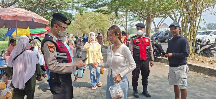 Abu Vulkanik Anak Krakatau Mencapai Pringsewu, Polisi Ingatkan Bahaya ISPA