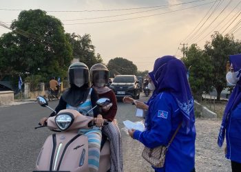 Abu Vulkanik Anak Krakatau Masih Tersebar, Demokrat Pringsewu Turun Bagikan Masker
