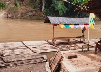 Janji Pembangunan Jembatan Tak Kunjung Terwujud, Warga Banjarejo Terpaksa Bayar Rakit