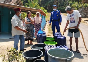 Krisis Air Bersih Melanda Kayu Tabu, Polres Lampung Selatan Kirim Bantuan Air