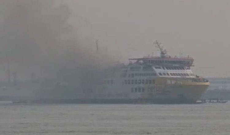 Kapal dari Bakauheni Terbakar di Merak, Seluruh Penumpang Berhasil Dievakuasi
