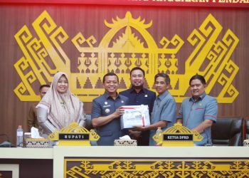 Bupati Pringsewu Sampaikan R-APBD 2027, Defisit Ditutup dari Pembiayaan Netto Rp9 Miliar