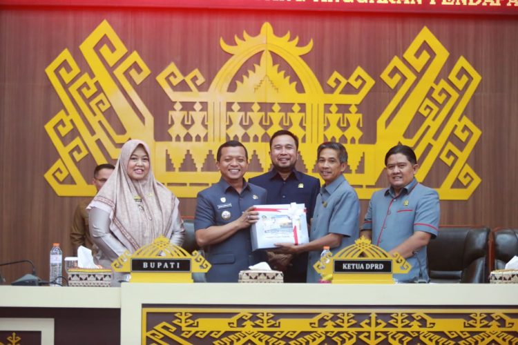 Bupati Pringsewu Sampaikan R-APBD 2027, Defisit Ditutup dari Pembiayaan Netto Rp9 Miliar