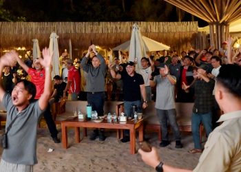 Adu Penalti Jadi Penentu! Pantai Sanggar Bergemuruh Saat Indonesia Angkat Trofi