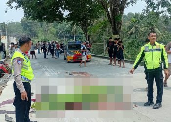 Truk Pasir Diduga Rem Blong, Motor yang Ditumpangi Tiga Remaja Terseret Puluhan Meter