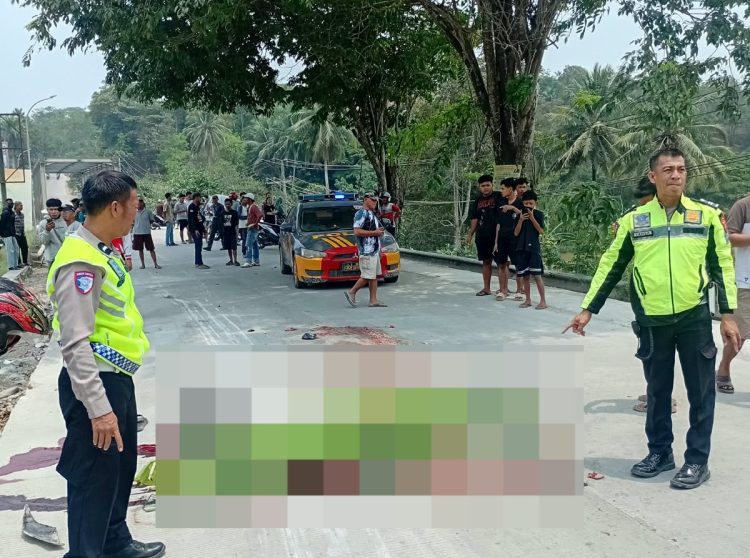 Truk Pasir Diduga Rem Blong, Motor yang Ditumpangi Tiga Remaja Terseret Puluhan Meter
